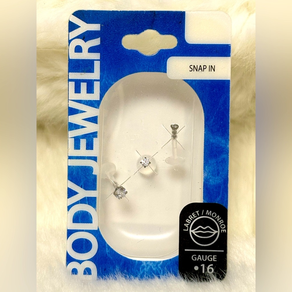 [SOLD] Labret Monroe Lip Piercing Jewelry Snap In BioFlex 16 Gauge CZ lStones